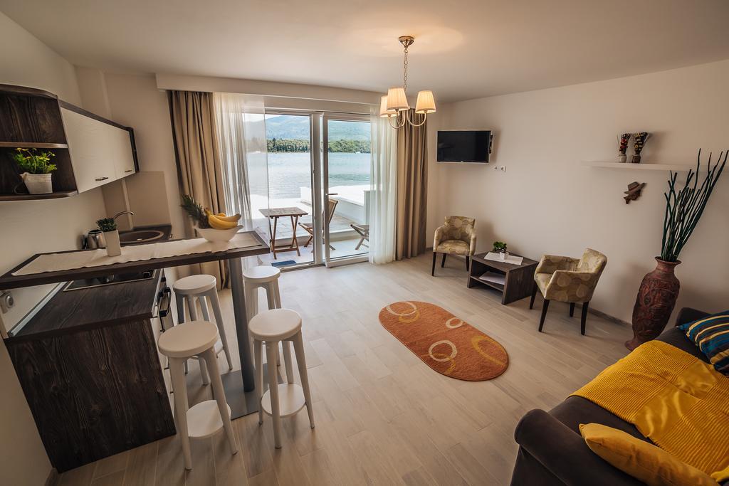 Apartments Harmonia Tivat Exterior foto